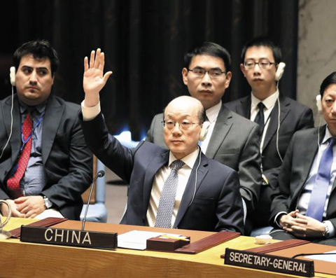 	5일(현지 시각) 유엔 안보리가 새로운 대북제재안과 관련한 결정을 하고 있다./AP 연합뉴스
